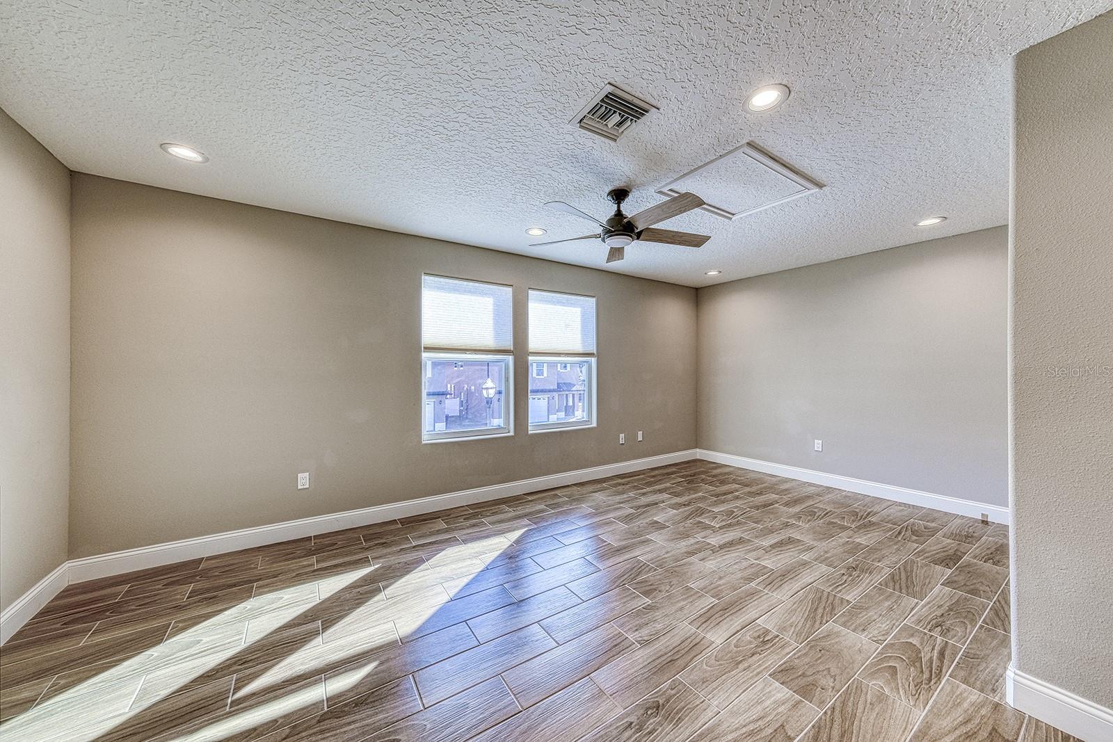 Image 42 of 54 For 6592 Taxiway Circle