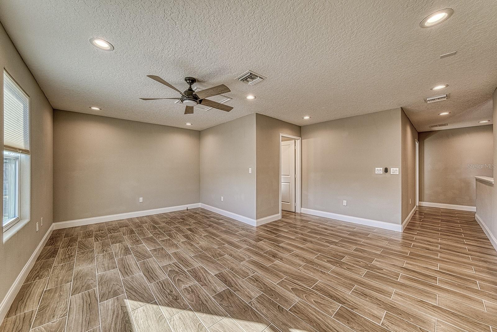 Image 43 of 54 For 6592 Taxiway Circle