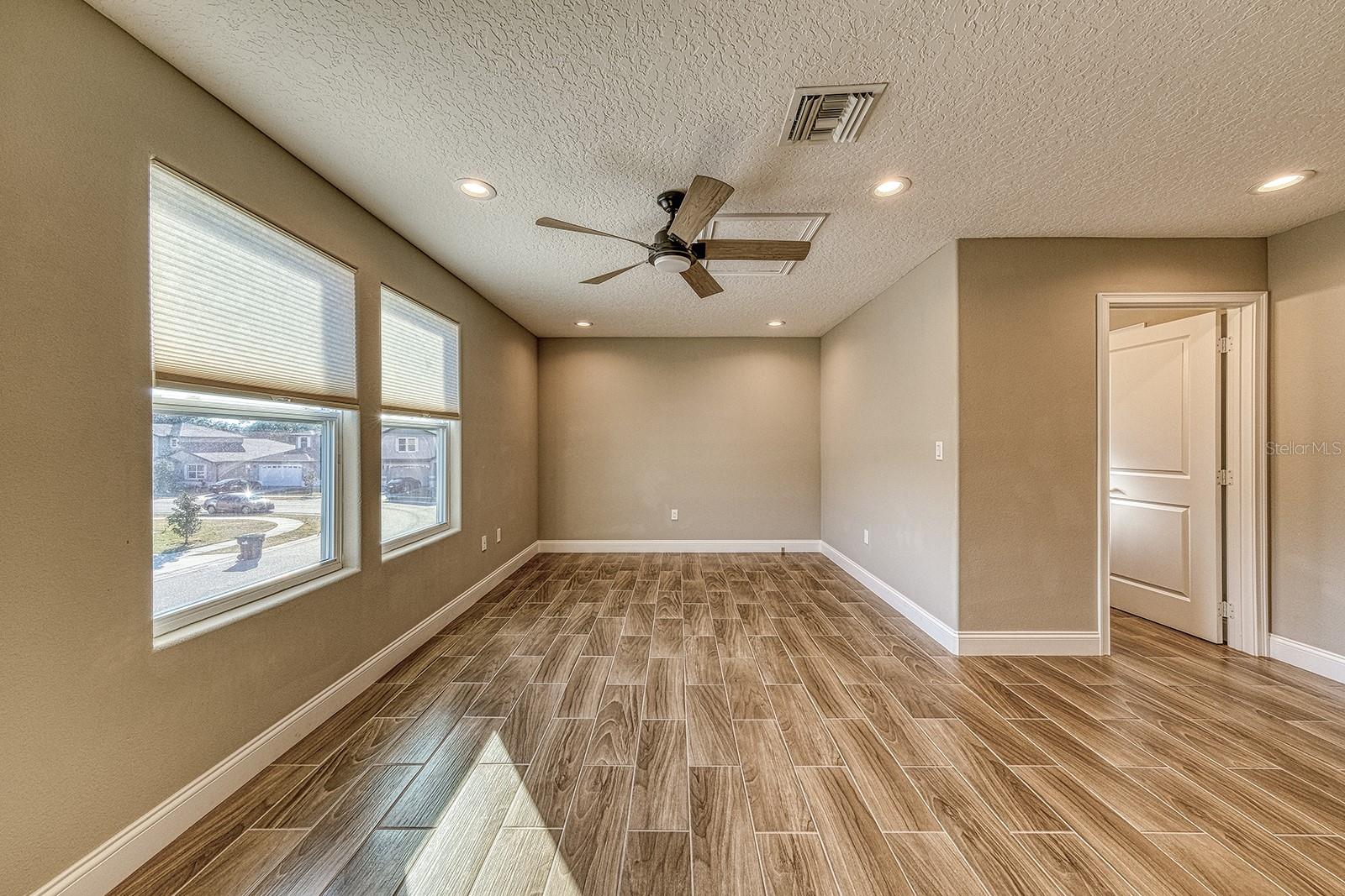 Image 44 of 54 For 6592 Taxiway Circle