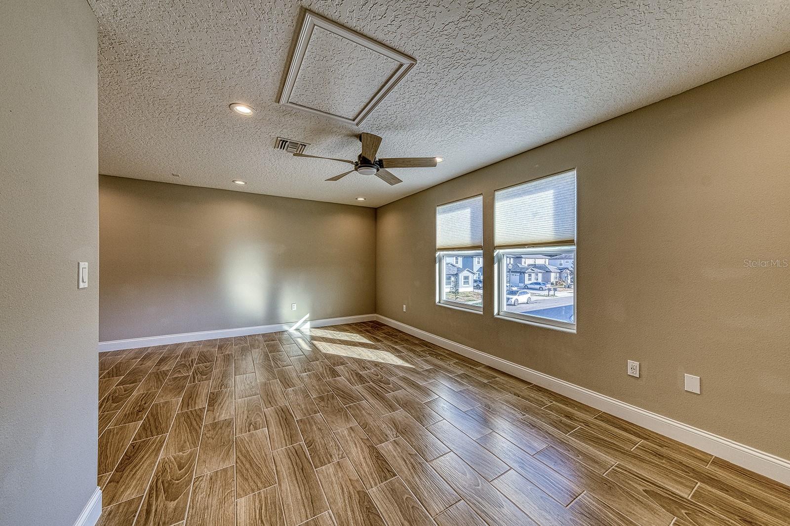 Image 45 of 54 For 6592 Taxiway Circle