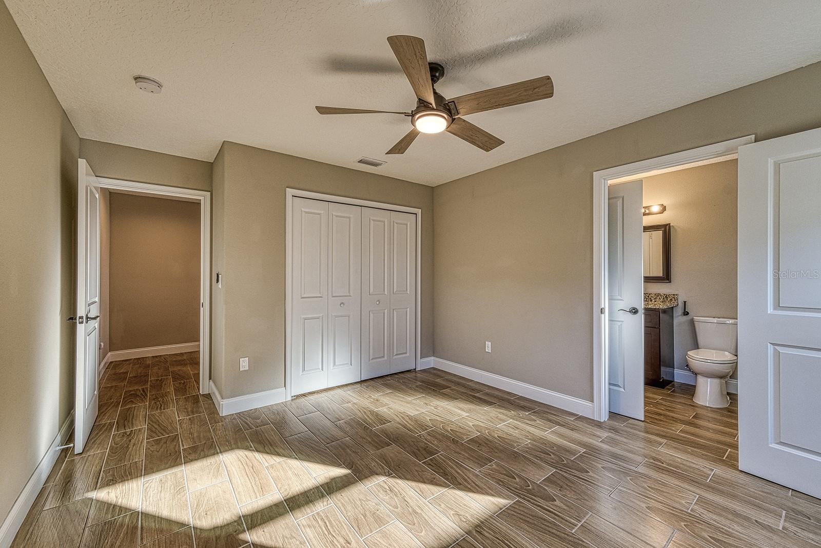 Image 48 of 54 For 6592 Taxiway Circle