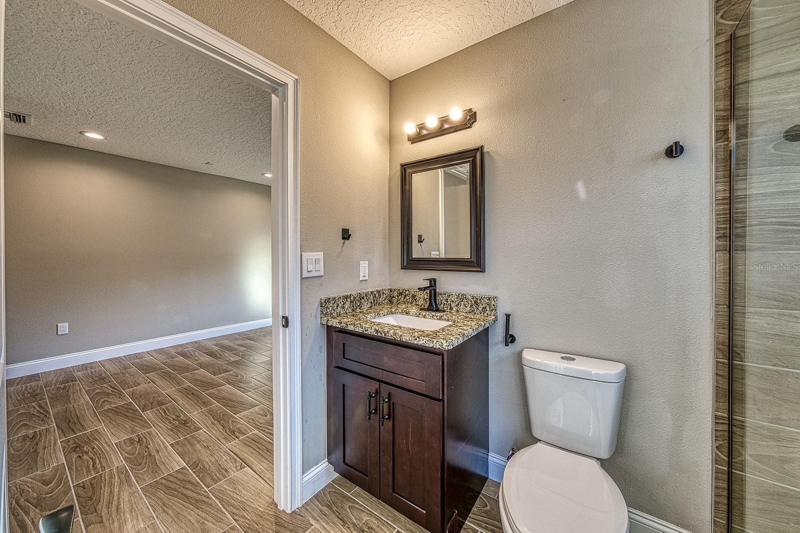 Image 51 of 54 For 6592 Taxiway Circle