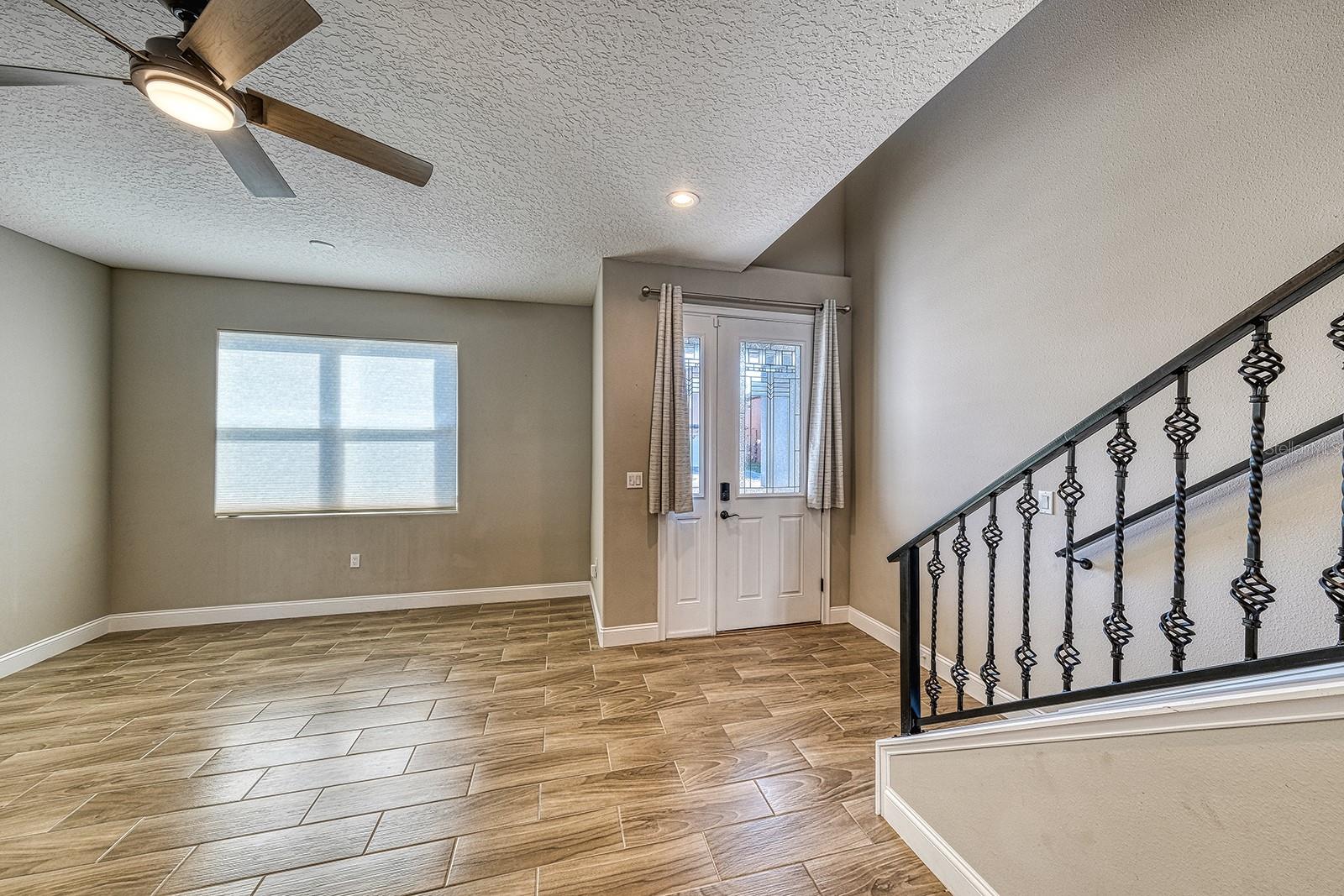 Image 6 of 54 For 6592 Taxiway Circle