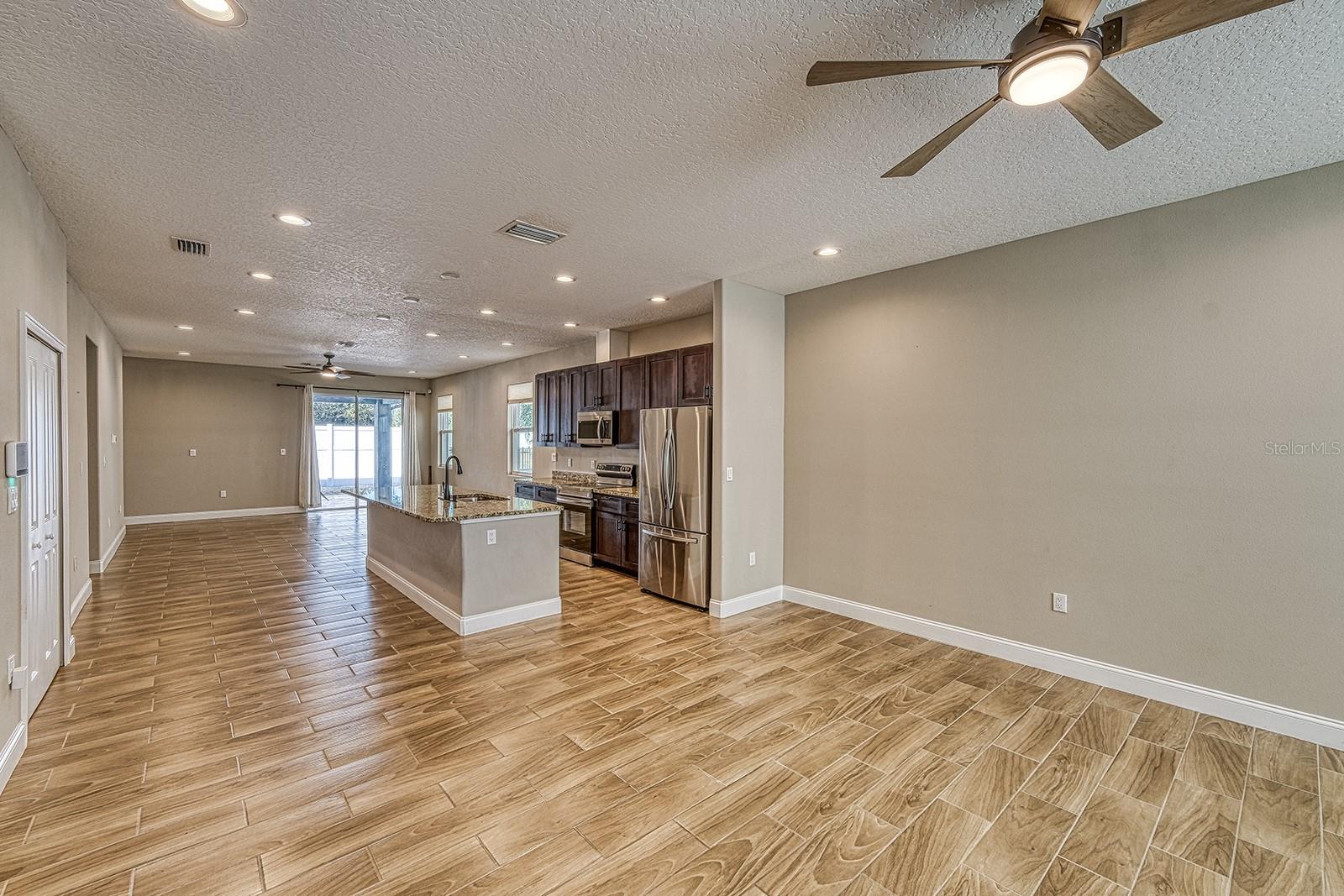 Image 8 of 54 For 6592 Taxiway Circle