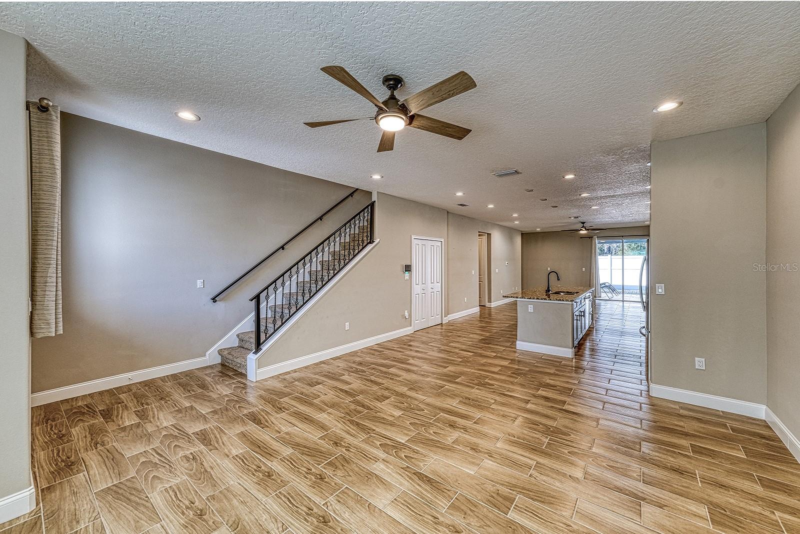 Image 9 of 54 For 6592 Taxiway Circle