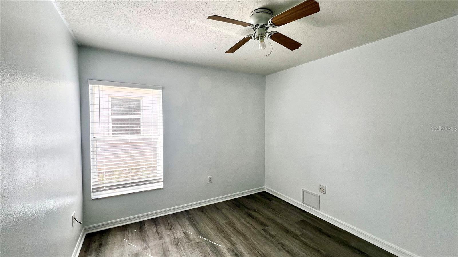 Image 14 of 26 For 16349 Coopers Hawk Avenue