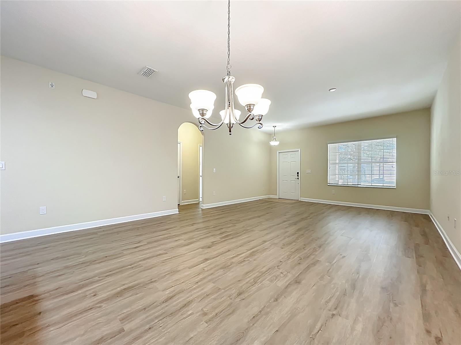 Image 10 of 41 For 15693 Signature Drive