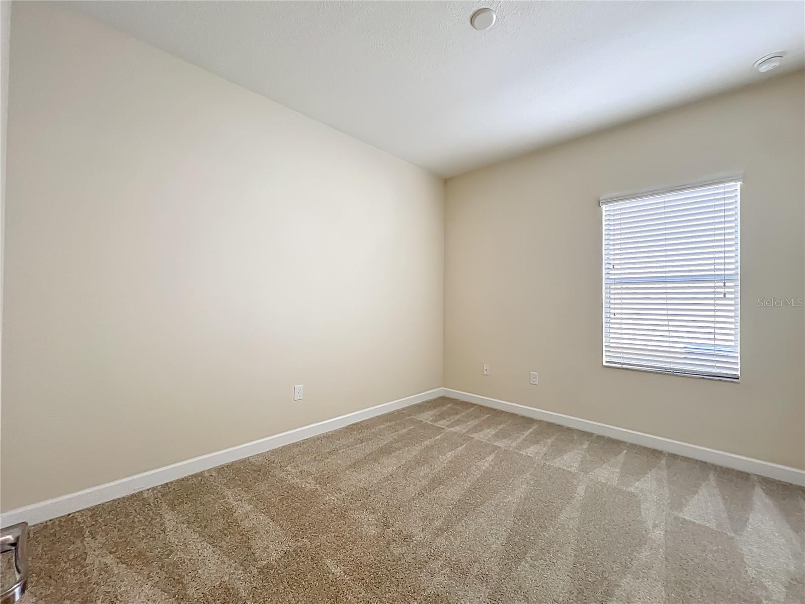 Image 21 of 41 For 15693 Signature Drive