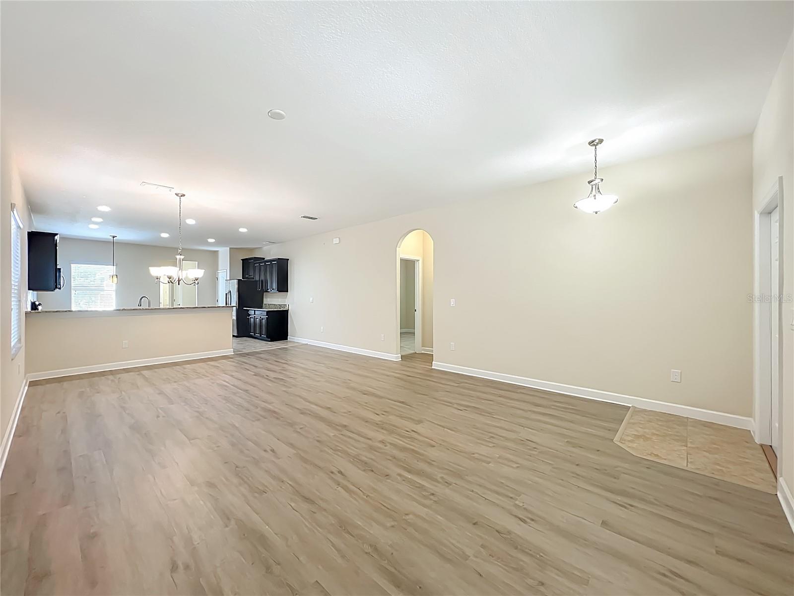 Image 7 of 41 For 15693 Signature Drive