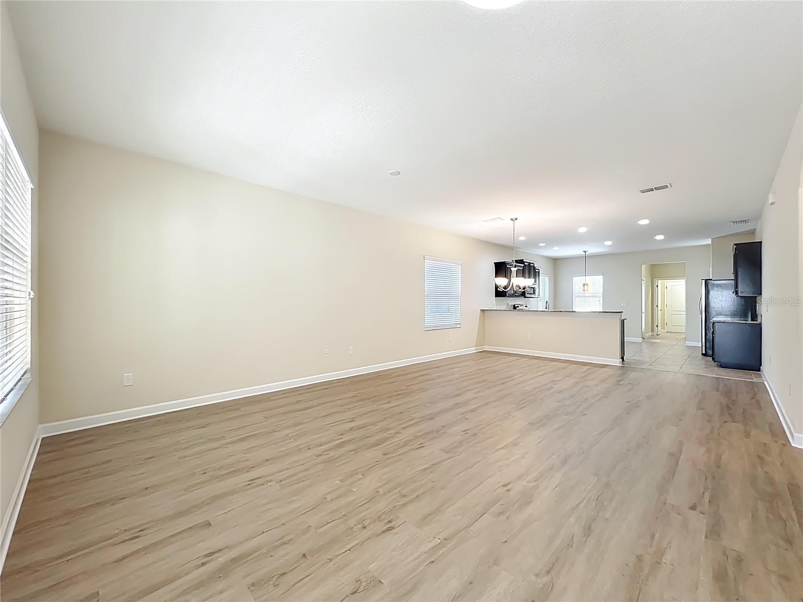 Image 8 of 41 For 15693 Signature Drive