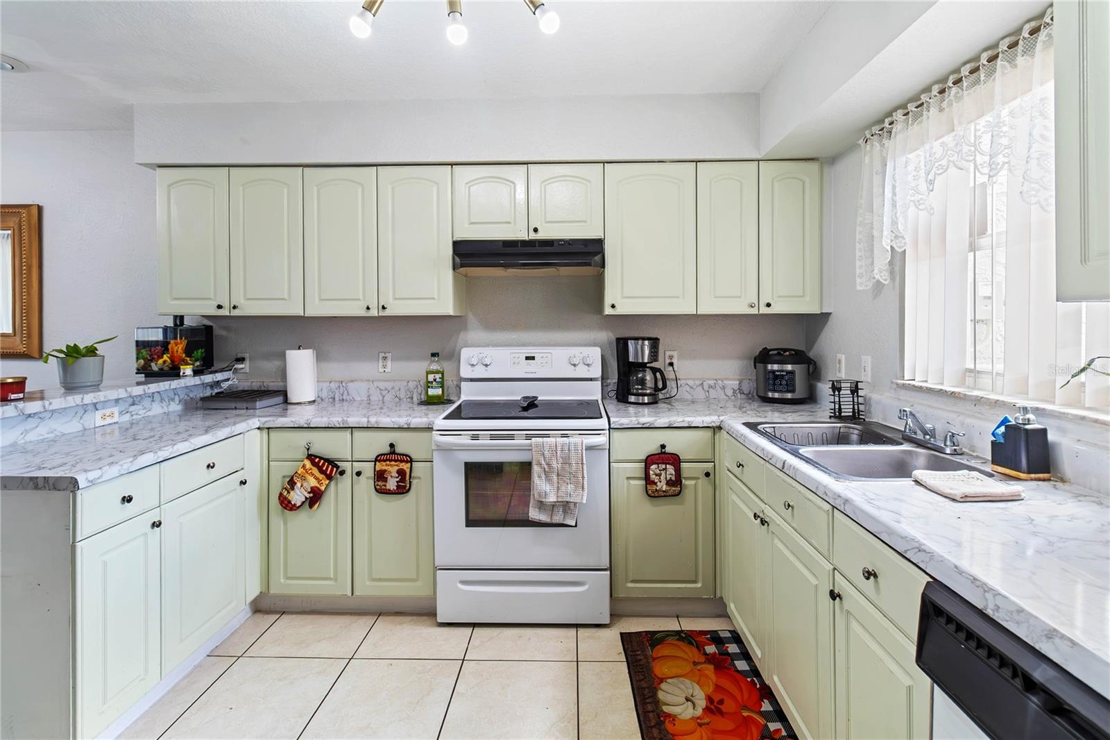 Image 9 of 29 For 211 Dawn Court