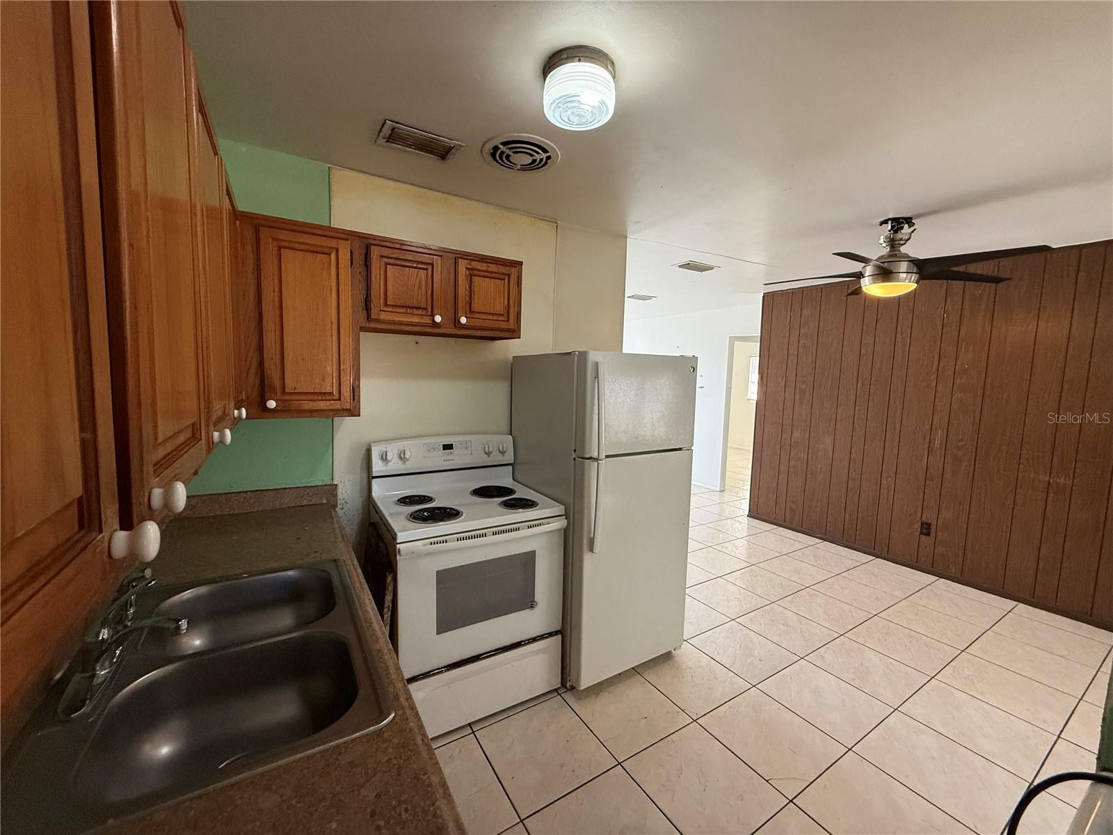 Image 7 of 18 For 2628 Milton Avenue