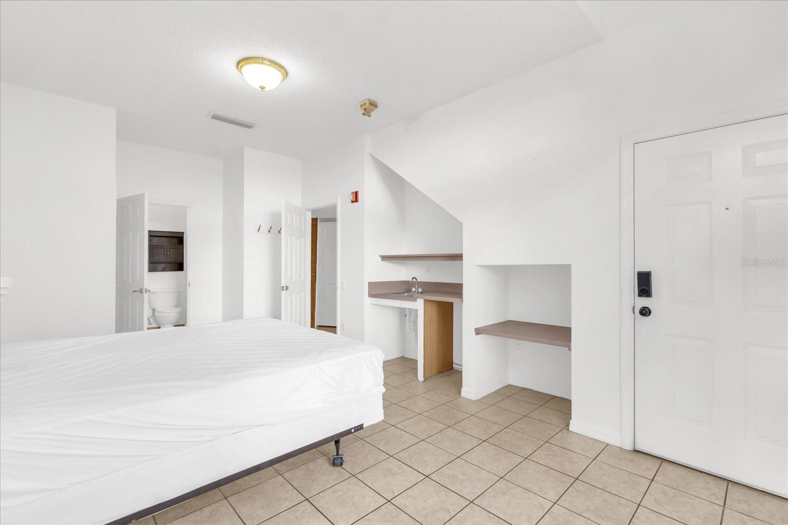 Image 18 of 31 For 1001 Park Ridge Circle