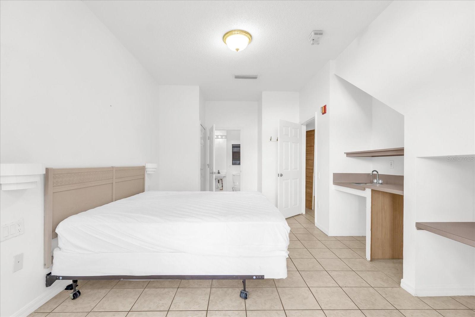 Image 19 of 31 For 1001 Park Ridge Circle