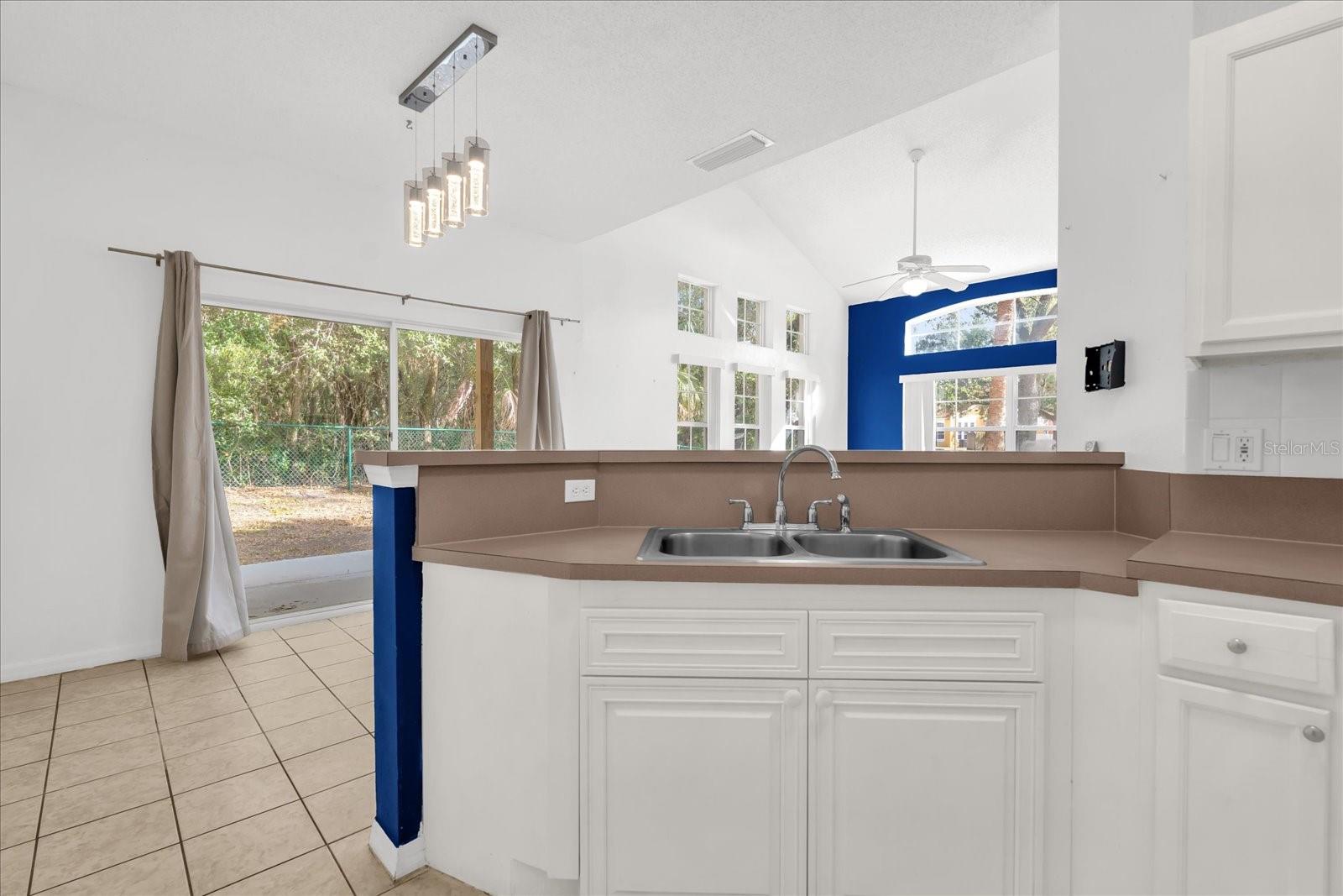 Image 8 of 31 For 1001 Park Ridge Circle