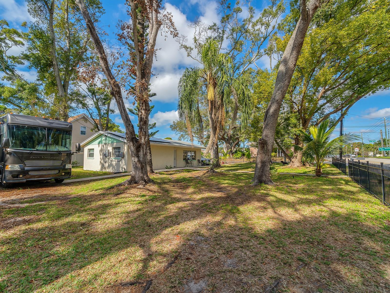 Image 4 of 27 For 7684 Oakhurst Road