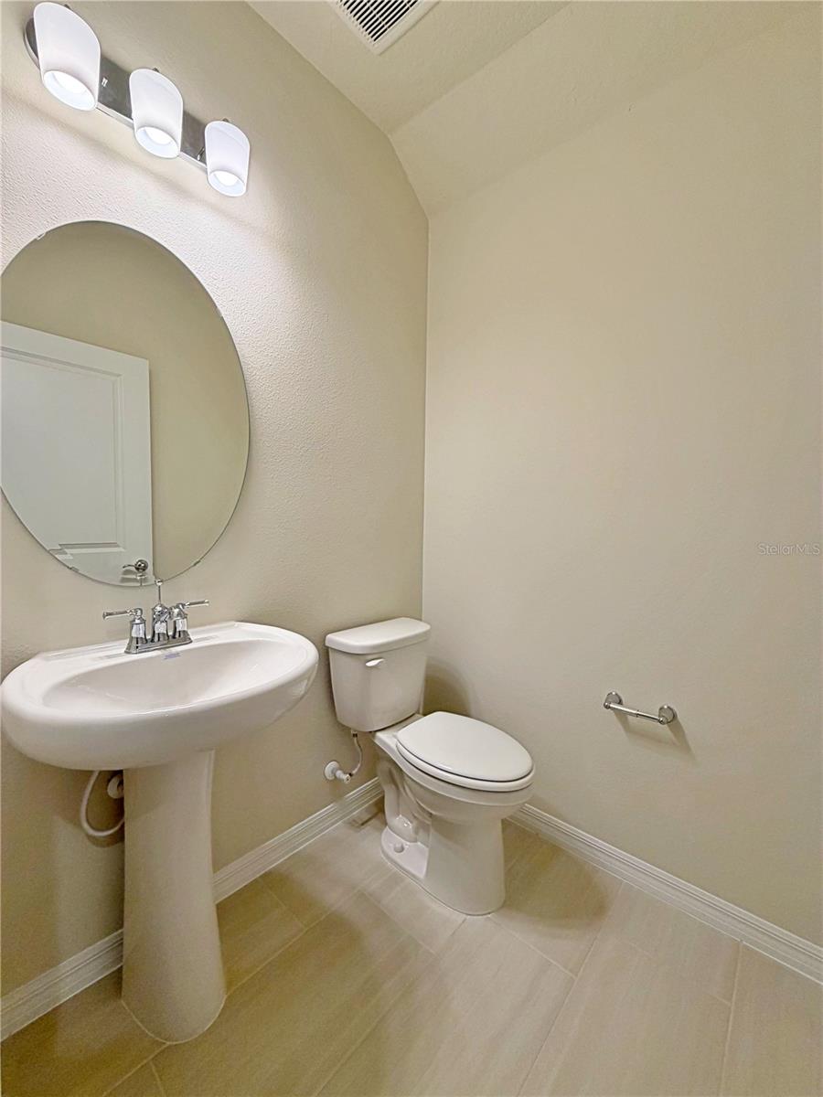 Image 10 of 37 For 16234 Merry Alley