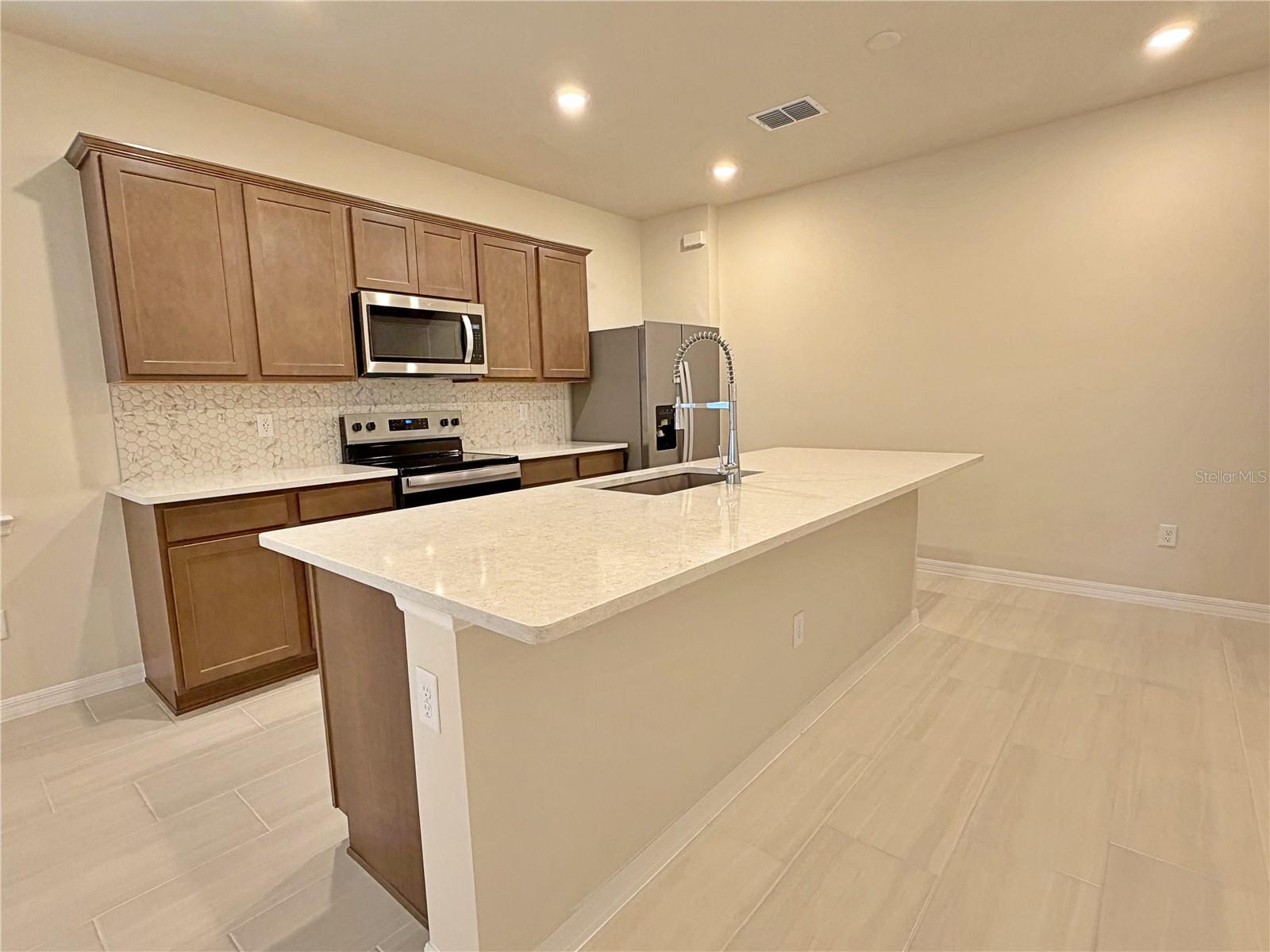 Image 5 of 37 For 16234 Merry Alley