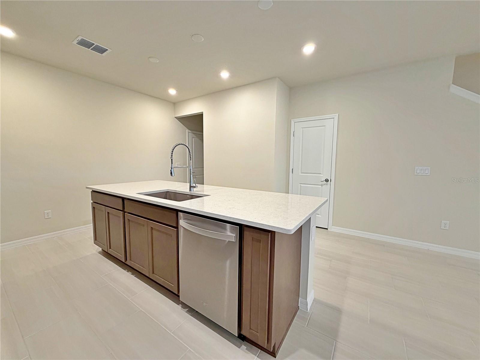 Image 7 of 37 For 16234 Merry Alley