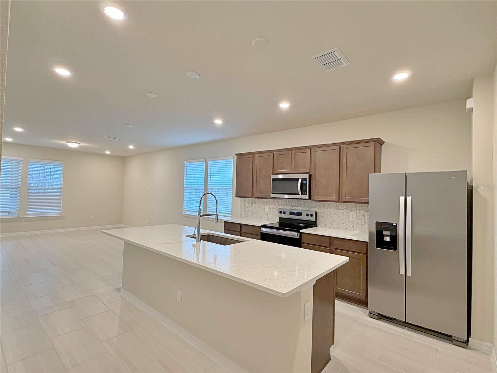 Image 8 of 37 For 16234 Merry Alley