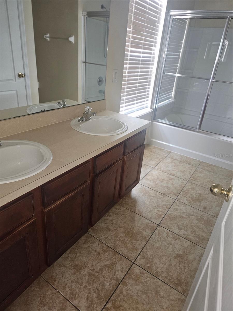 Image 4 of 5 For 1985 Estancia Cir  A