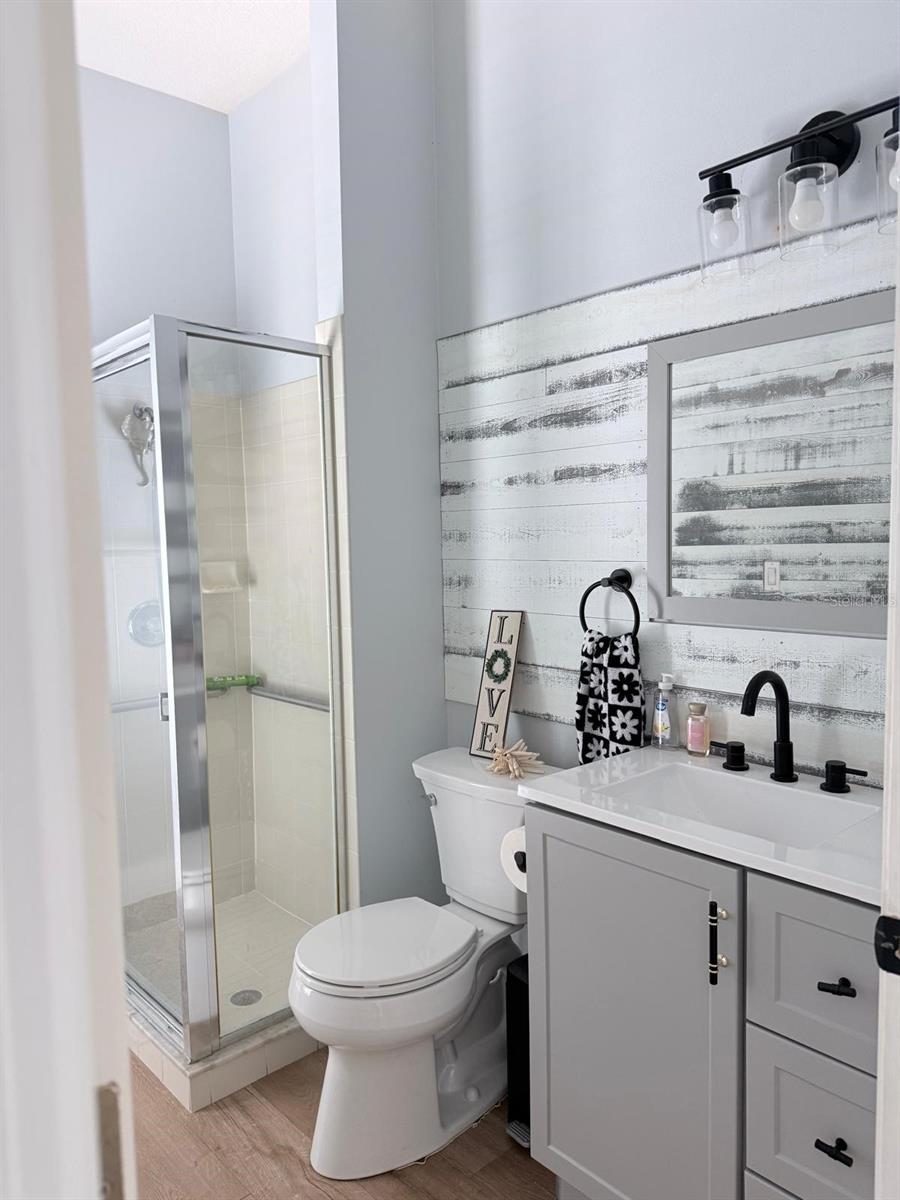 Image 17 of 27 For 14208 Charmont Court