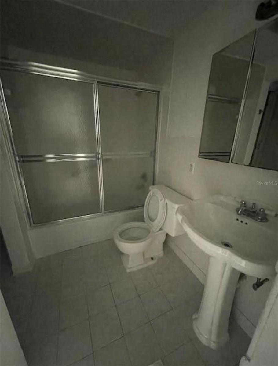 Image 13 of 19 For 66 Easthampton  C