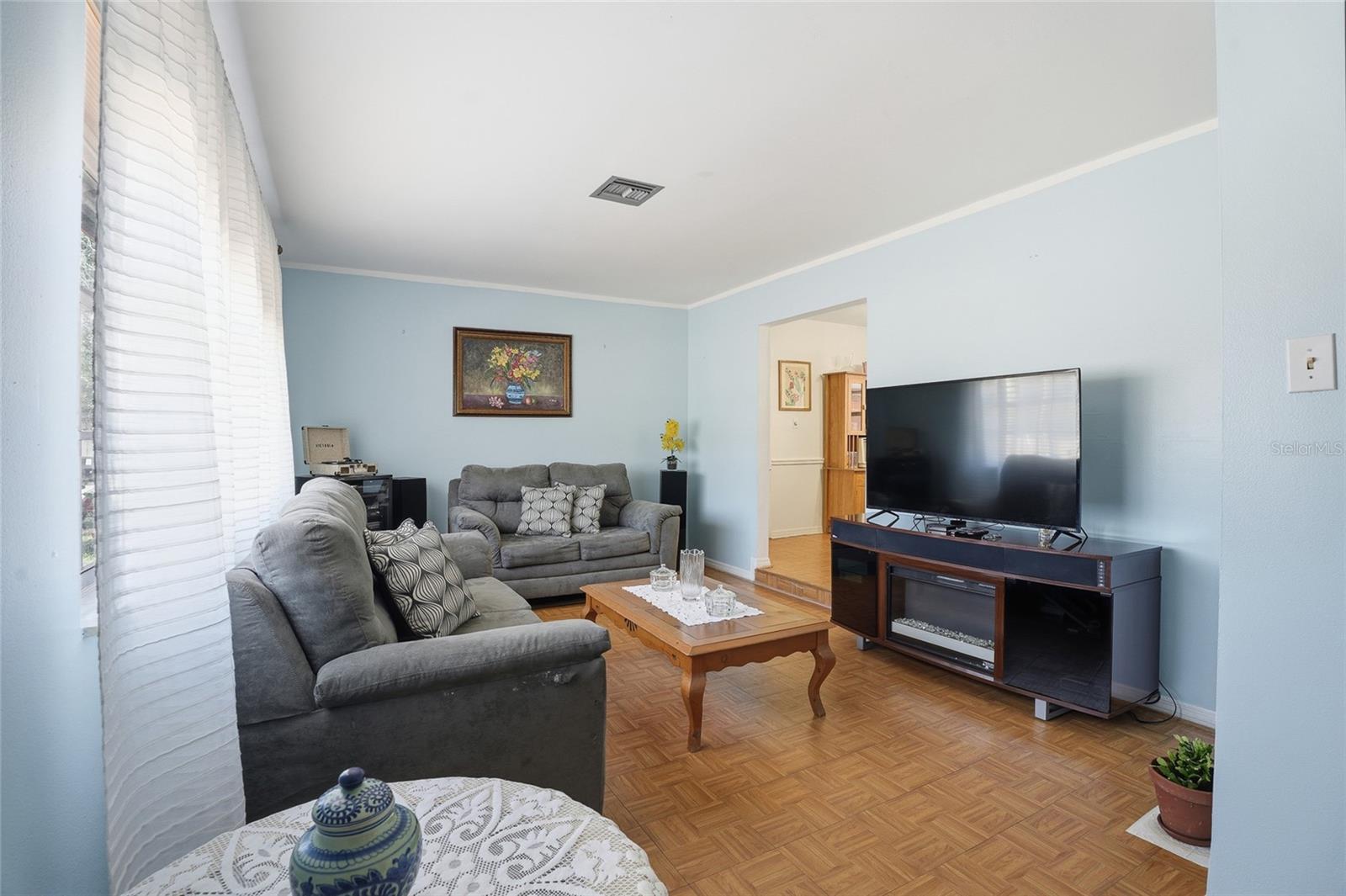 Image 13 of 48 For 7002 Crestlake Drive