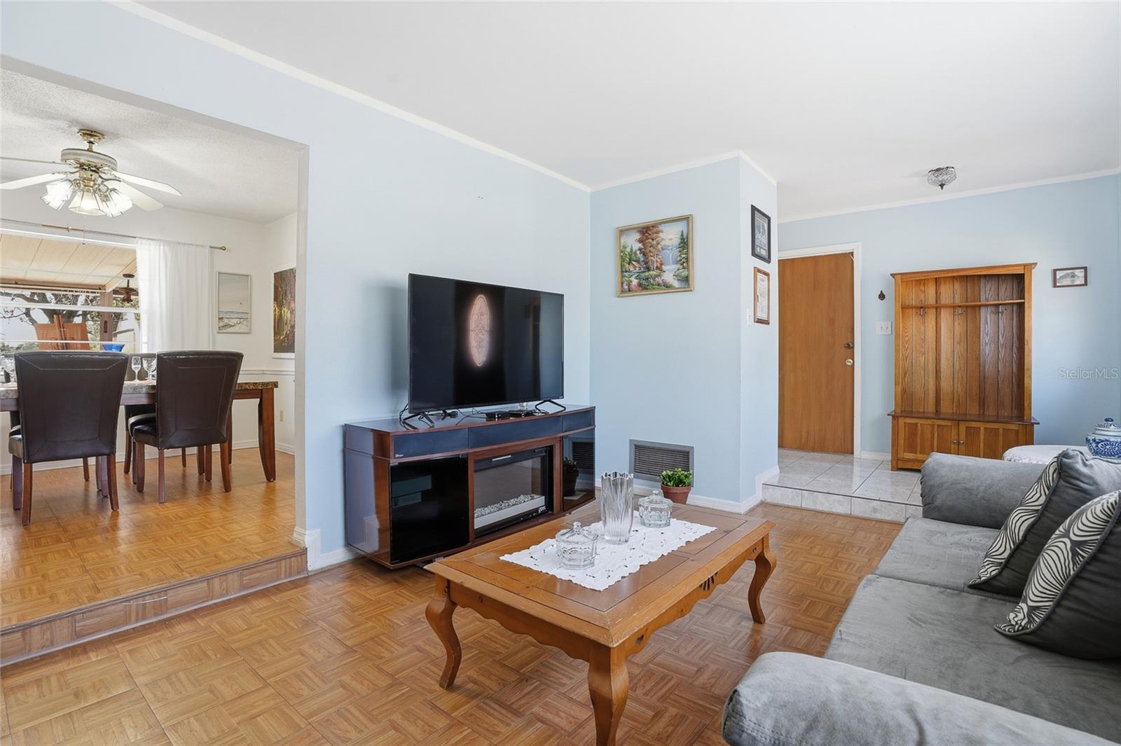 Image 14 of 48 For 7002 Crestlake Drive