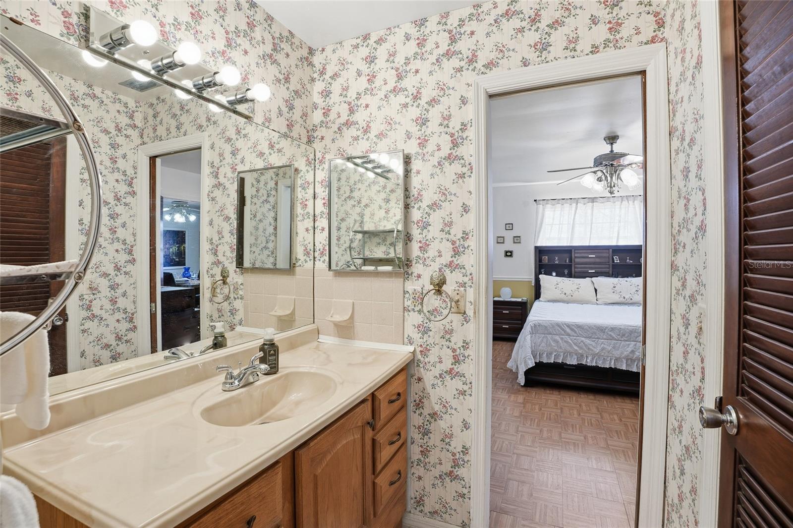 Image 19 of 48 For 7002 Crestlake Drive