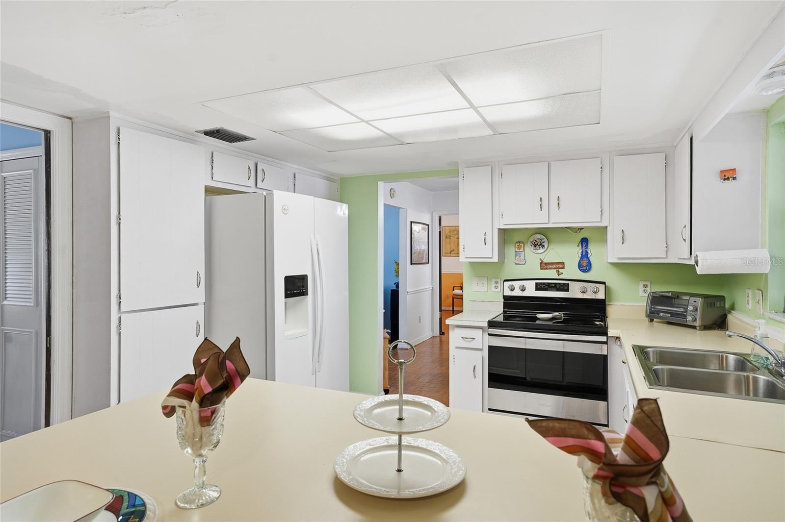 Image 26 of 48 For 7002 Crestlake Drive