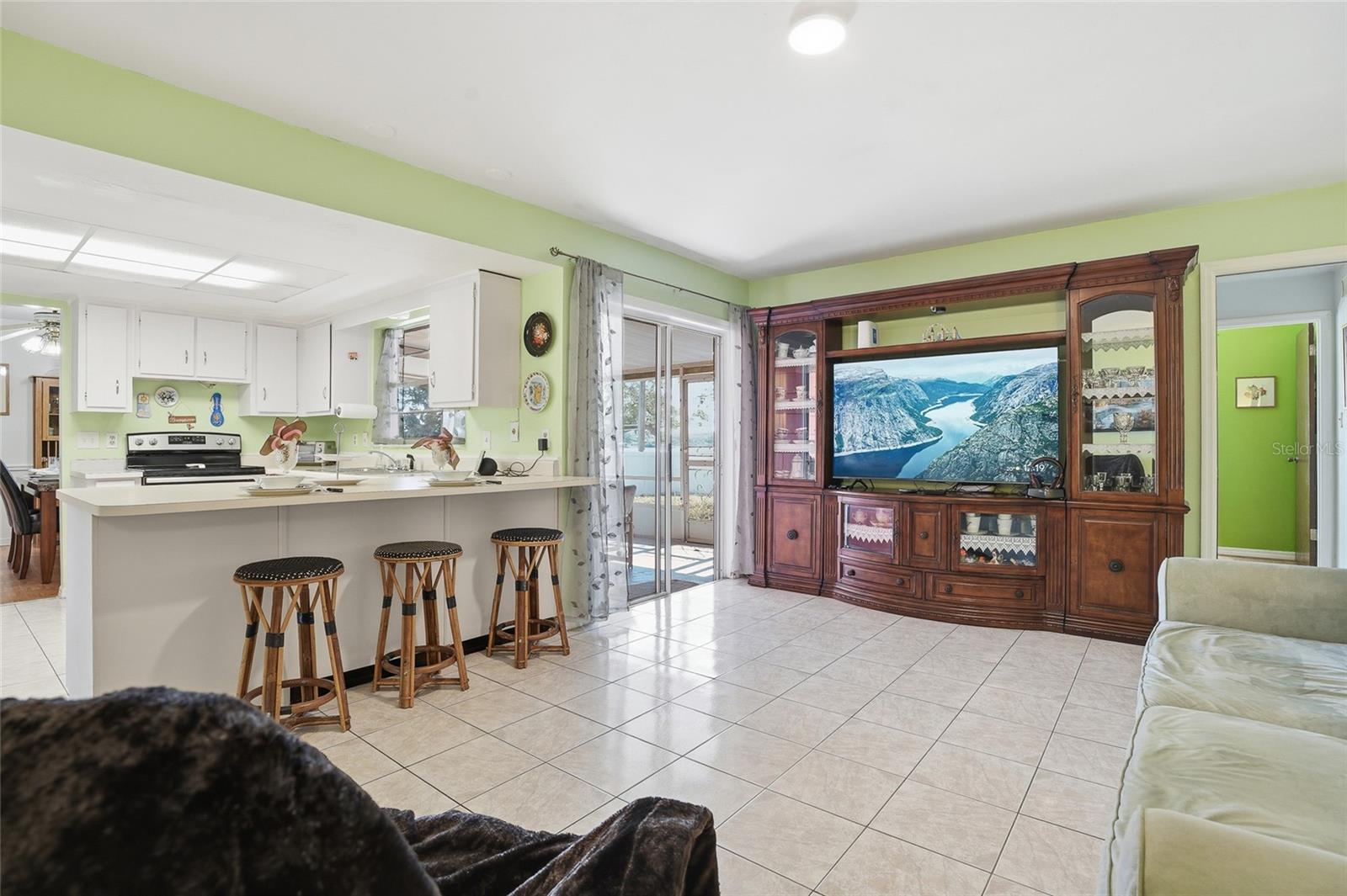 Image 27 of 48 For 7002 Crestlake Drive