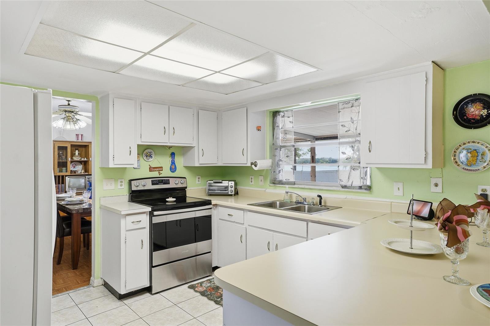 Image 28 of 48 For 7002 Crestlake Drive