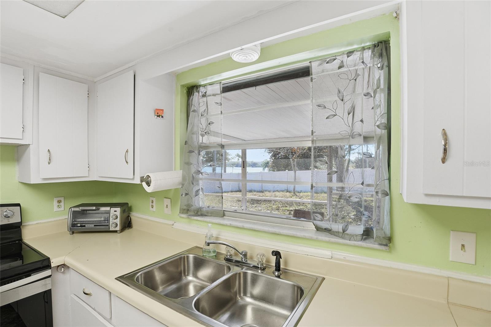 Image 29 of 48 For 7002 Crestlake Drive