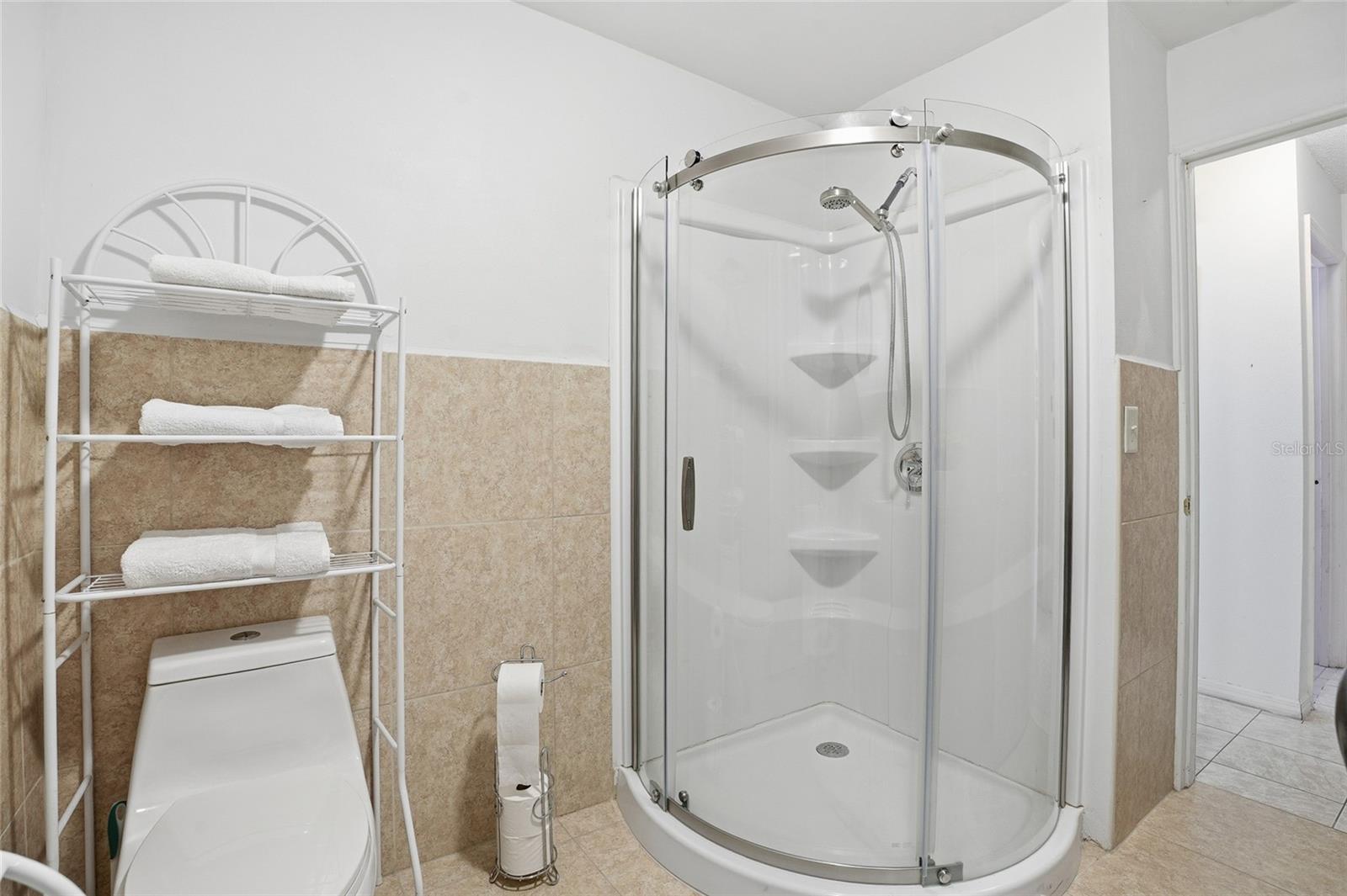 Image 31 of 48 For 7002 Crestlake Drive