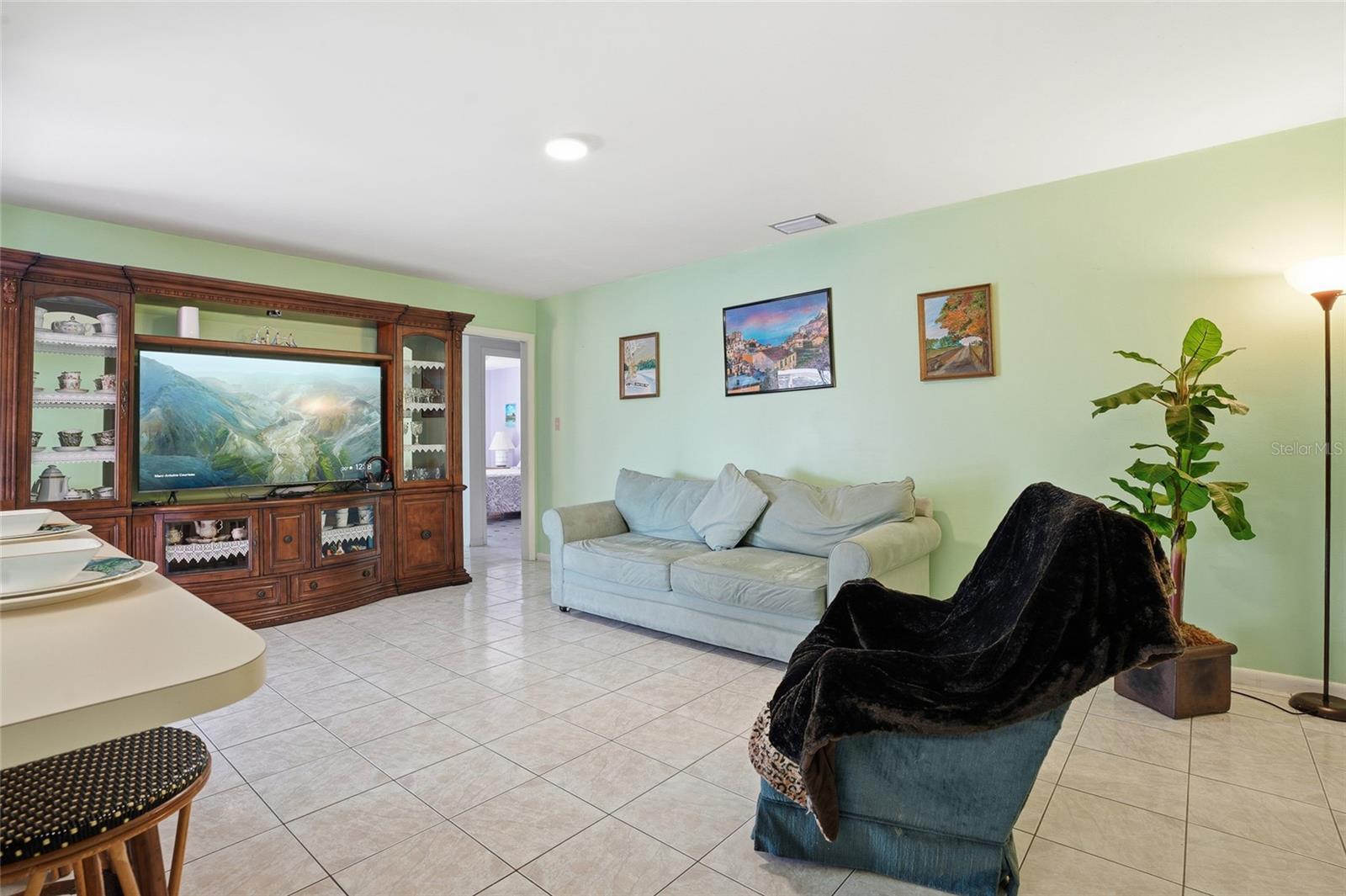 Image 40 of 48 For 7002 Crestlake Drive