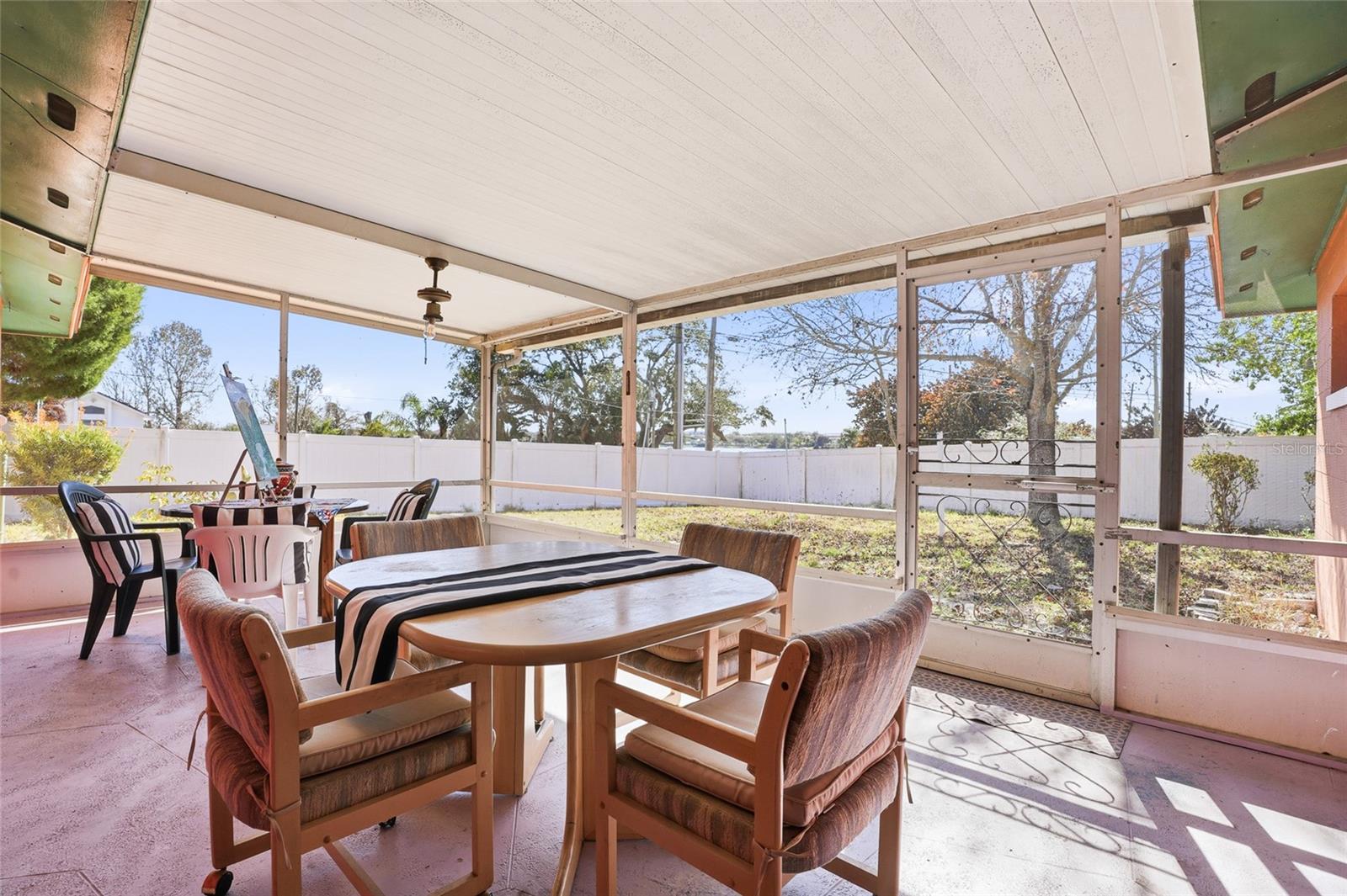 Image 41 of 48 For 7002 Crestlake Drive