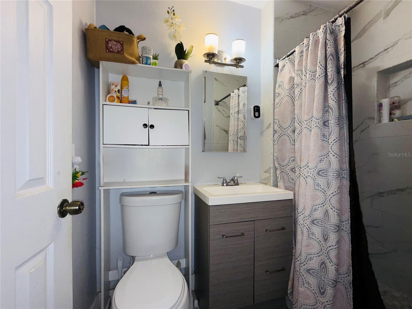 Image 17 of 36 For 2615 Beaumont Avenue