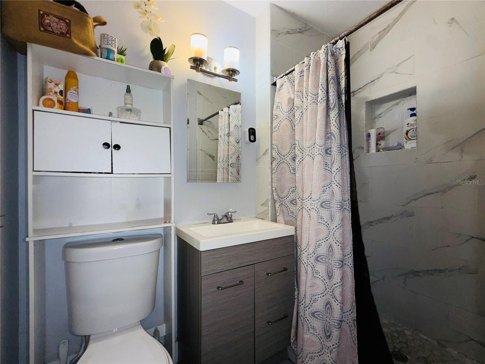 Image 18 of 36 For 2615 Beaumont Avenue