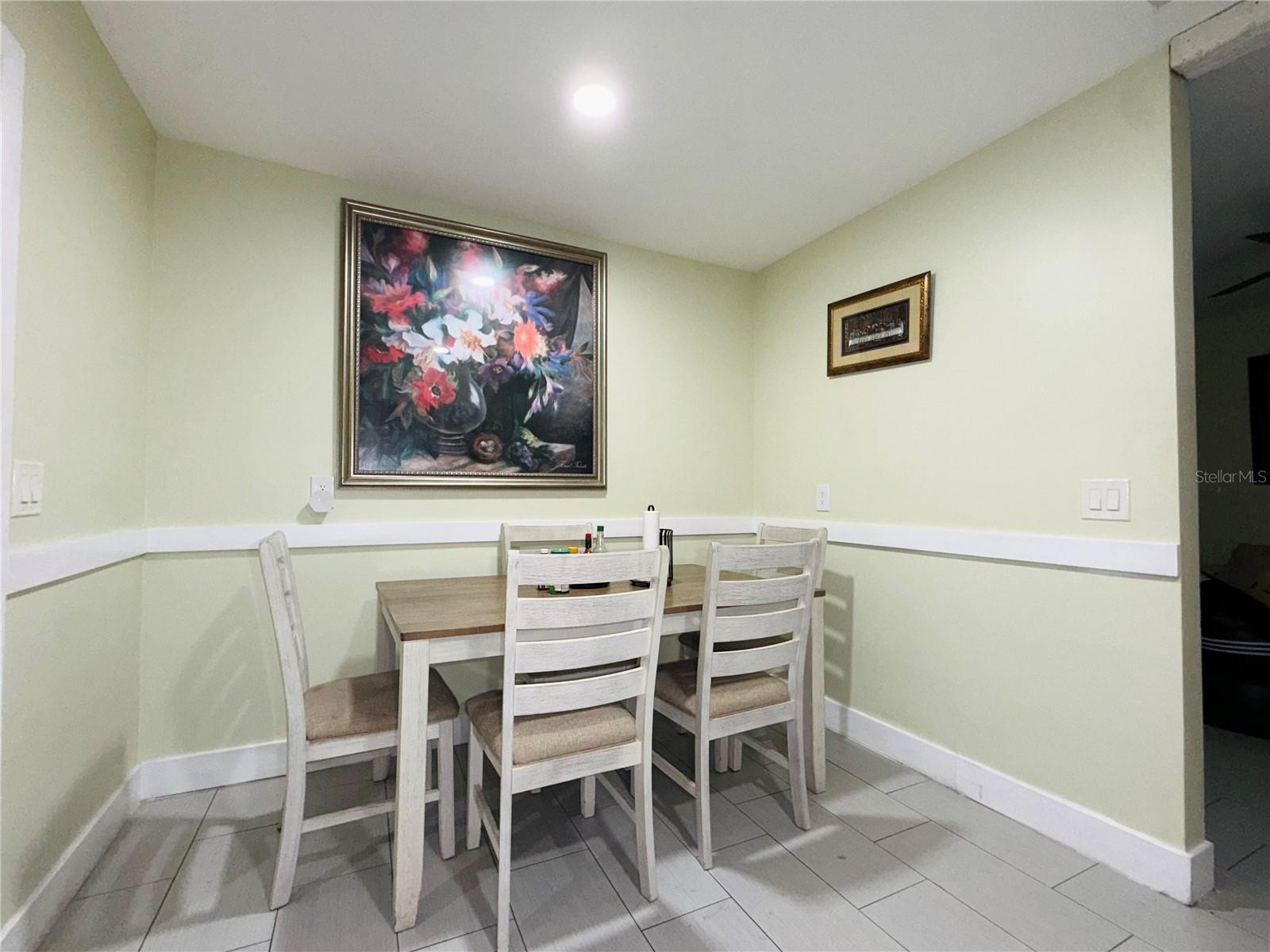 Image 21 of 36 For 2615 Beaumont Avenue