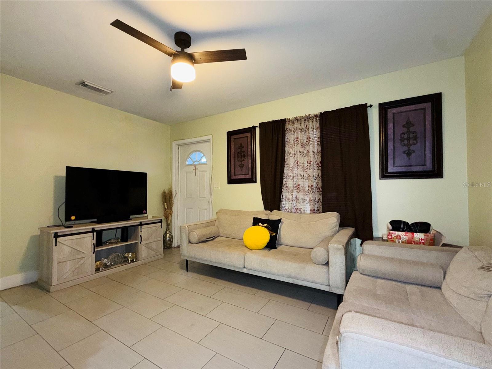 Image 24 of 36 For 2615 Beaumont Avenue