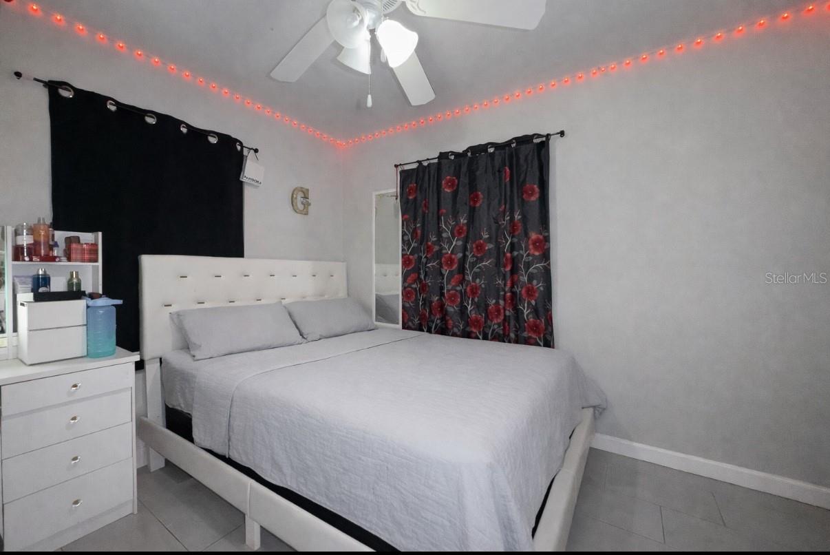 Image 28 of 36 For 2615 Beaumont Avenue