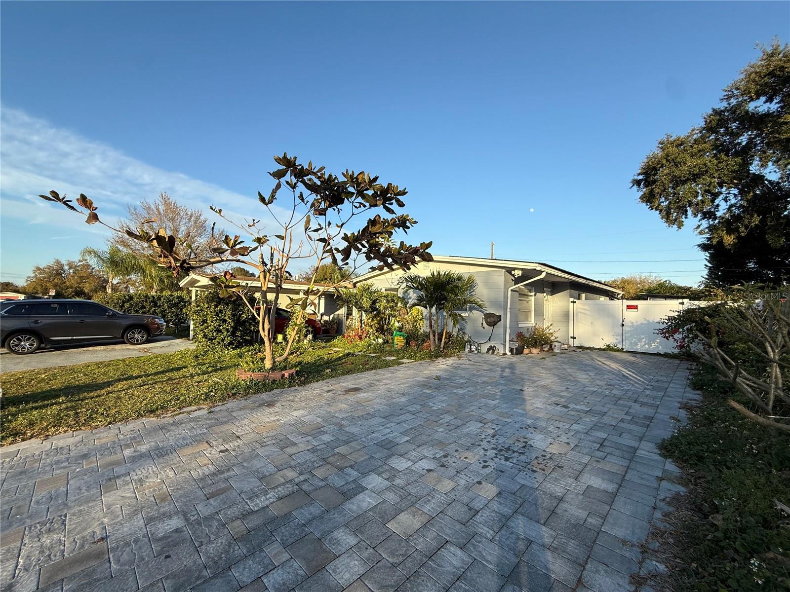 Image 5 of 36 For 2615 Beaumont Avenue