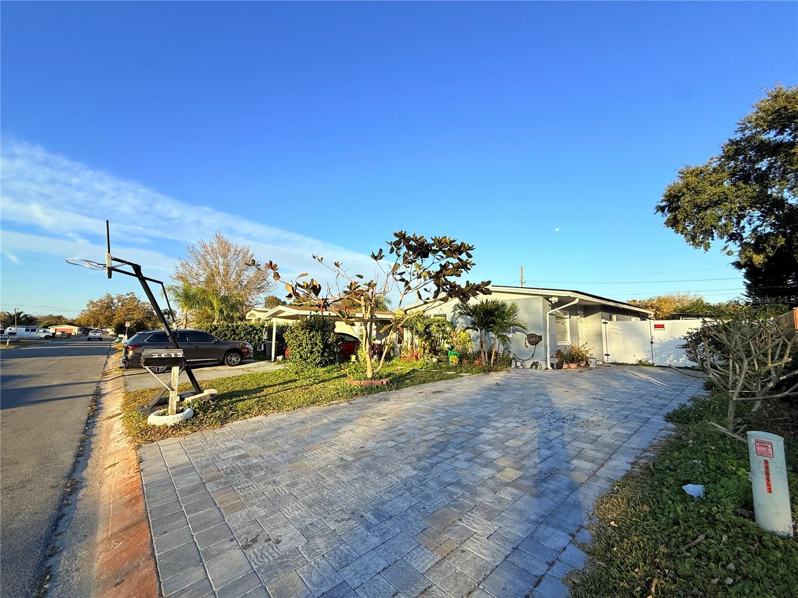 Image 6 of 36 For 2615 Beaumont Avenue