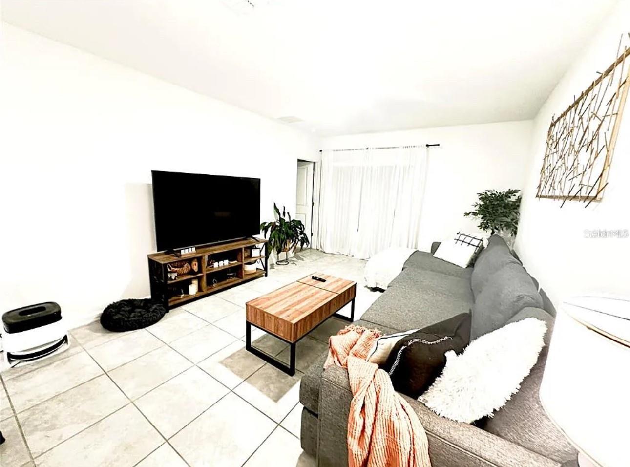 Image 5 of 10 For 1835 Weir Boulevard