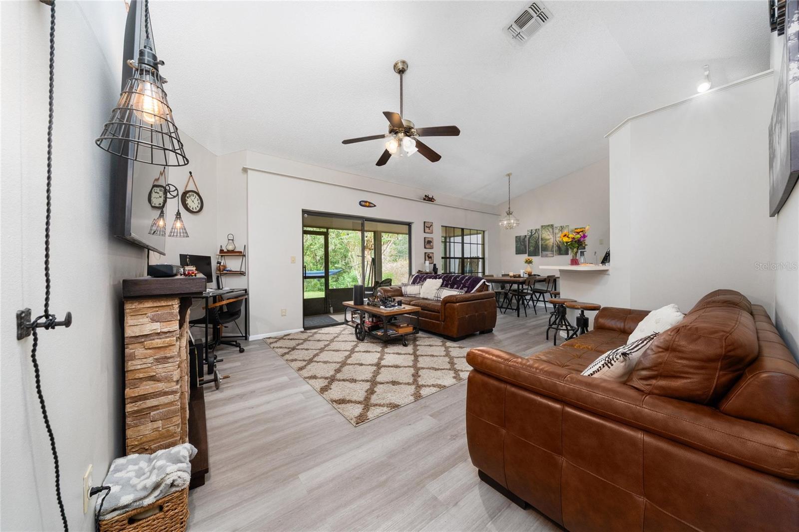 Image 3 of 20 For 2425 Pewter Court