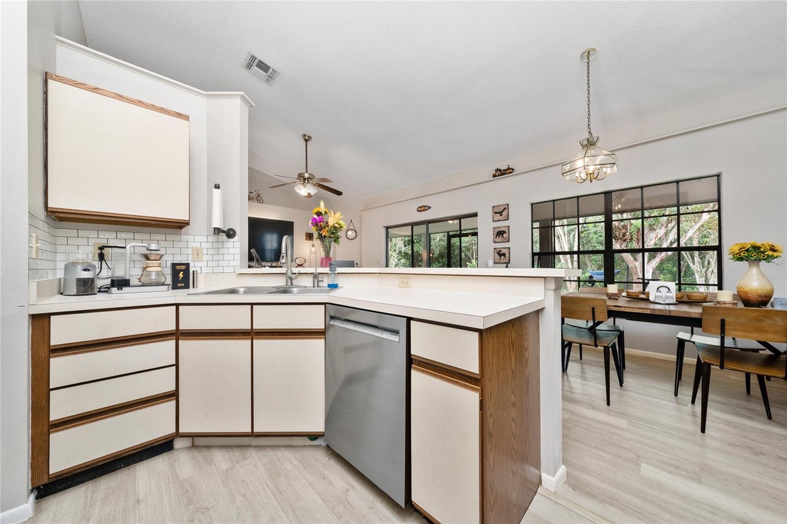 Image 7 of 20 For 2425 Pewter Court