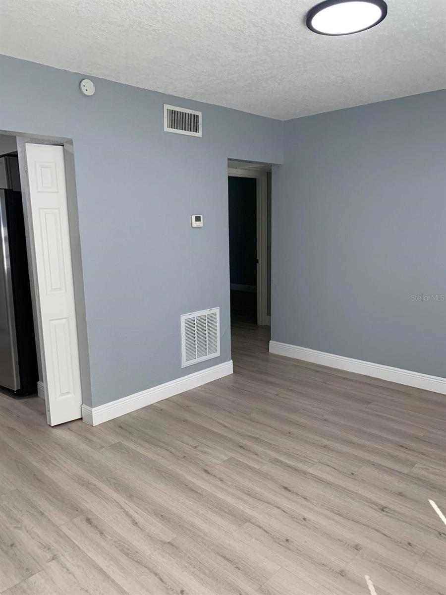 Image 4 of 14 For 5668 Chipola Circle