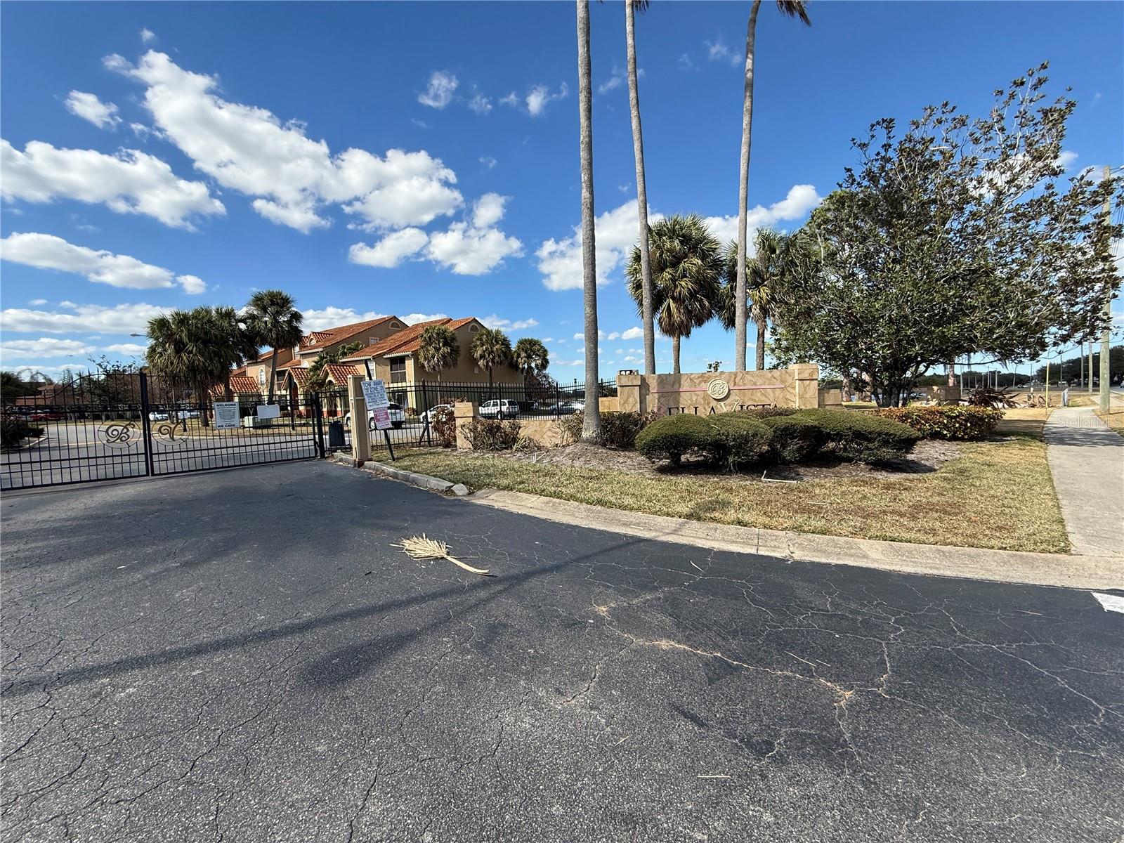 Listing photo id 16 for 401 Fountainhead Circle 152