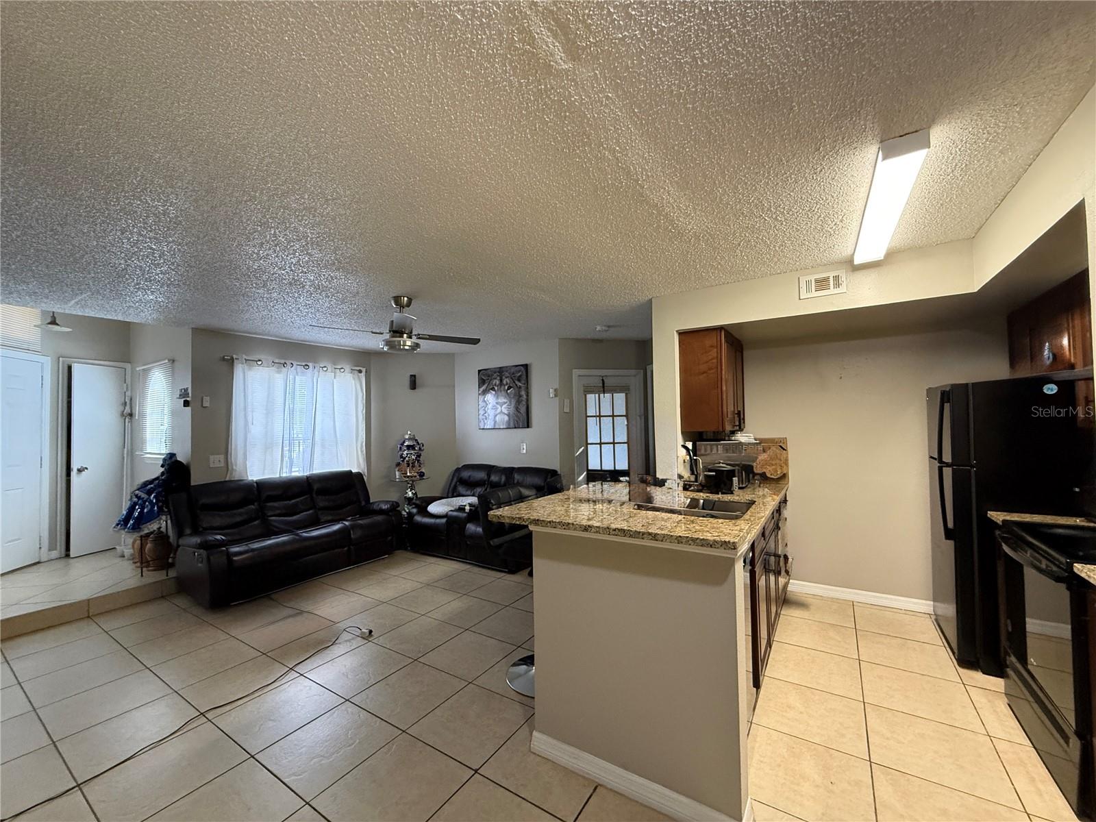 Listing photo id 3 for 401 Fountainhead Circle 152
